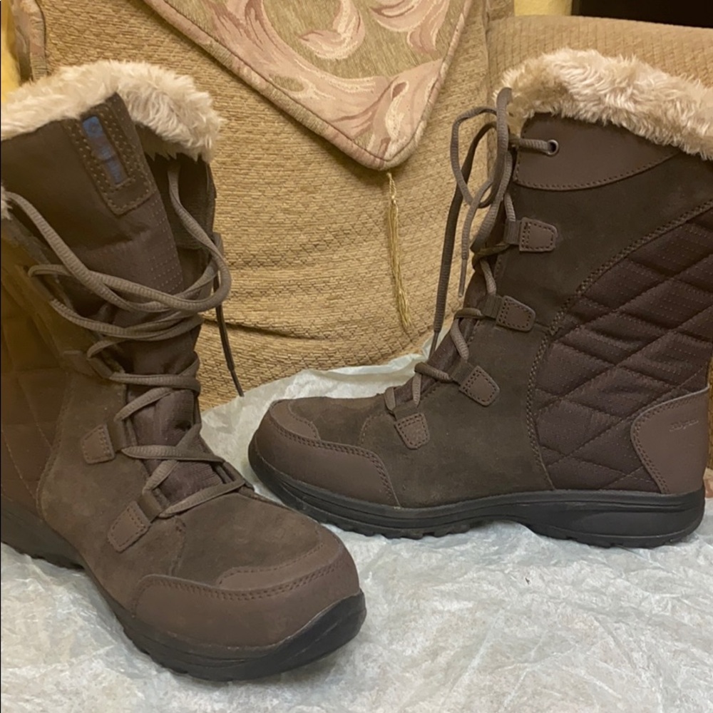 Suede brown boots
